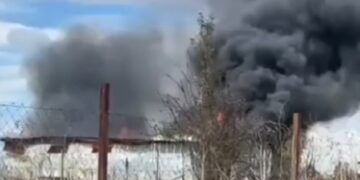 AHORA 🔥 Incendio afecta al Frigorífico San José en camino a Huape de Chillán.