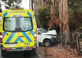 ÚLTIMO MINUTO⚫️Mujer murió tras chocar con su camioneta contra árbol en camino a Cobquecura.