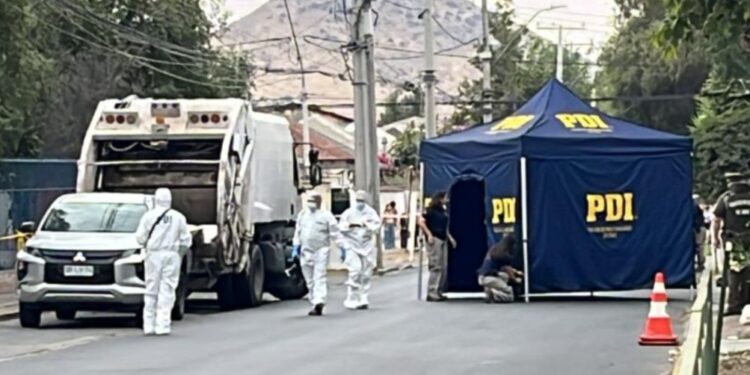 Hallan cuerpo de mujer al interior de una caja en Quinta Normal