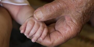 Joven Abuelo intentó dar muerte a su nieto porque lloraba en Chillán.