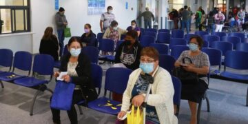 Desde hoy 1 de abril comienza el uso de mascarilla obligatorio en todos los servicios de urgencia del país.