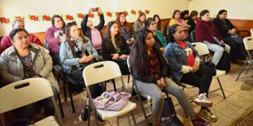 Treinta mujeres de Bulnes se capacitan en electricidad domiciliaria.