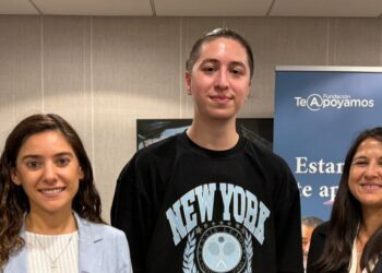 De Chillán a China: joven chileno cumplió su sueño de estudiar en el gigante asiático gracias al apoyo de Fundación Te Apoyamos.