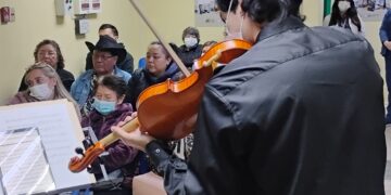 Orquesta Sinfónica de Ñuble inicia su Ciclo de Cámara con inédita presentación en la Unidad de Oncología del Hospital Clínico Herminda Martin de Chillán.
