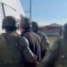 Detienen a dos hombres por transacción de drogas en Villa Las Almendras.