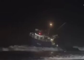 EMBARCACIÓN ENCALLA EN RINCONADA DE TAUCÚ: 11 TRIPULANTES RESULTARON ILESOS.