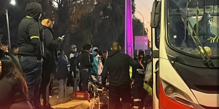 Luego del partido de Ñublense con O’Higgins hubieron destrozos y bus atacado por supuestos ‘hinchas’.