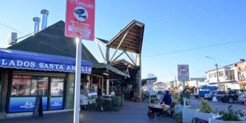 Hay corte de tránsito y desvíos del transporte público en el centro de Chillán.