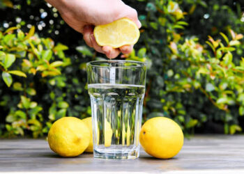 ¿Se puede bajar de peso con agua y limón? aquí te lo contamos.