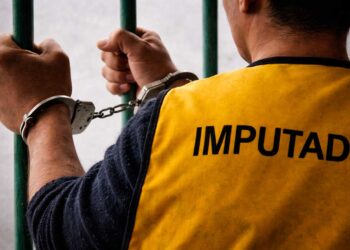 Sentencian a 1.000 días de presidio efectivo para hombre que golpeó a su exconviviente y la roció con combustible.