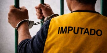 Sentencian a 1.000 días de presidio efectivo para hombre que golpeó a su exconviviente y la roció con combustible.