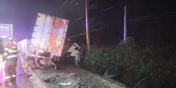 ÚLTIMO MINUTO ⚫️ Volcamiento de camión deja conductor fallecido en Ñuble.