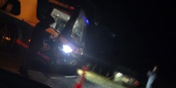 ÚLTIMO MINUTO EN ÑUBLE 🔴 Accidente entre bus y camioneta movilizó a equipos de emergencia en San Nicolás.