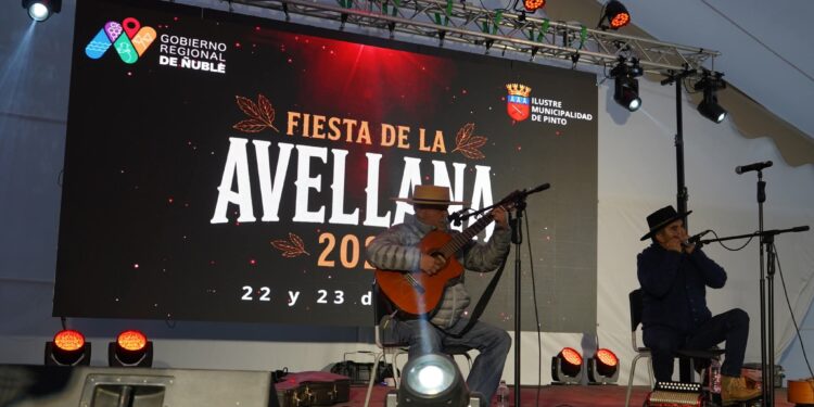 Con shows artístico y stands la comuna de Pinto realiza la Fiesta de la Avellana 2026🌰
