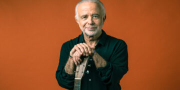Fernando Ubiergo celebrará sus 50 años de canciones en el Teatro Municipal de Chillán.