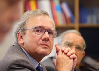 Senador Sanhueza realiza gestiones tras paralización del proyecto Parque Sarita Gajardo.