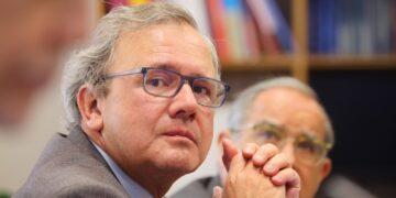 Senador Sanhueza realiza gestiones tras paralización del proyecto Parque Sarita Gajardo.