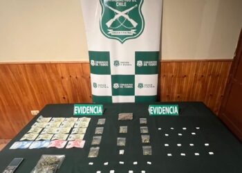 Carabineros del OS7 Ñuble desarticula punto de microtráfico en Chillán: cinco detenidos y droga incautada.