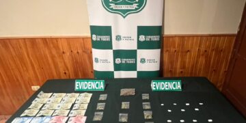 Carabineros del OS7 Ñuble desarticula punto de microtráfico en Chillán: cinco detenidos y droga incautada.