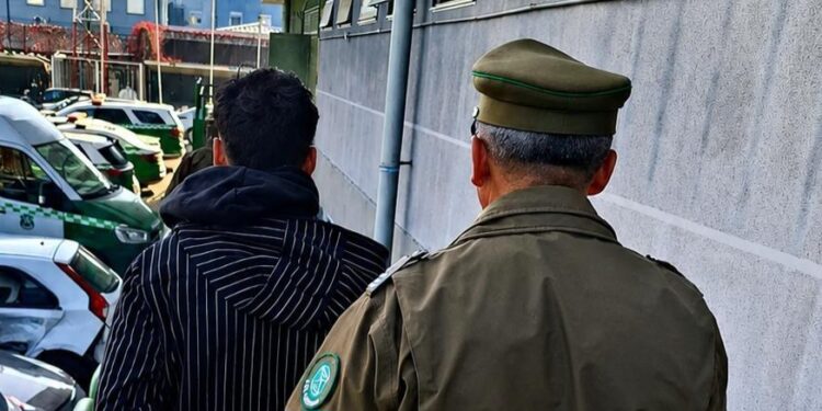 Chillán: Carabineros detuvo a tres sujetos por robo frustrado en restaurante.