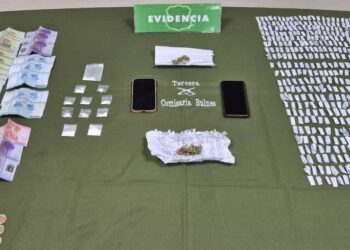 Carabineros detuvo en Bulnes a tres sujetos por tráfico e incautó más de 600 dosis de droga.