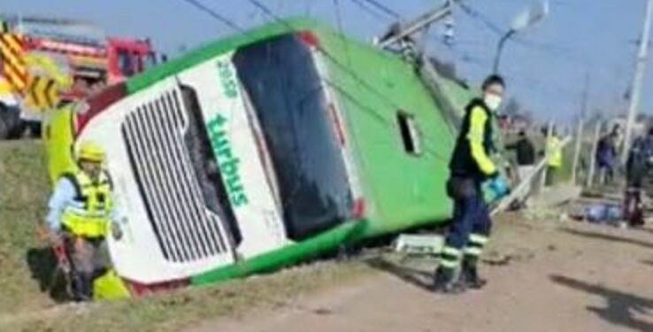 ÚLTIMO MINUTO 🔴 Volcamiento de bus deja personas fallecidas..noticia en desarrollo.