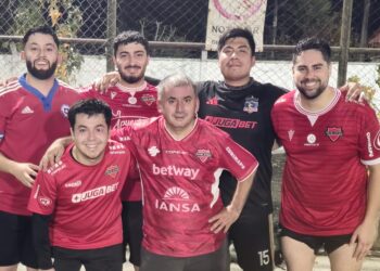 Noche de fútbol entre amigos reunió a Ñuble Online y Los Meksek en Chillán.