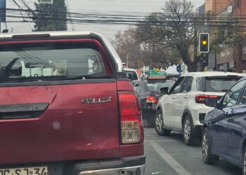 CAOS VIAL Y FALTA DE FISCALIZACIÓN MARCARON LA MAÑANA DE ESTE SÁBADO EN EL CENTRO DE CHILLÁN
