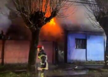 Voraz incendio deja una persona ya identificada como fallecida en Chillán.