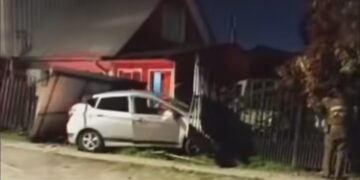 URGENTE 🚘AUTOMÓVILES IMPACTARON  A DOS VIVIENDAS EN LA POBLACIÓN EL ROBLE DE CHILLÁN.