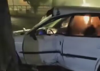 Accidente esta madrugada cuando vehículo colisionara un poste y luego su conductor se da a la fuga en Chillán.
