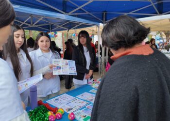 Feria de la Salud y Bienestar en Personas Mayores acercó orientación y atención preventiva a la comunidad de Trehuaco.