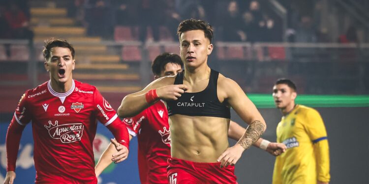 Ñublense avanza en la copa de la Liga luego de ganar a la Udec en Chillán.