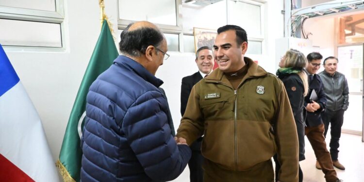 Autoridades visitan avances de la nueva Escuela de Formaci贸n de Carabineros en Quirihue.