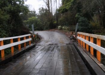 Puente El Carnero quedó completamente habilitado tras trabajos de restauración en  Quillón.