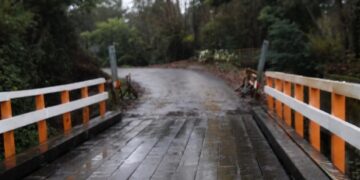 Puente El Carnero quedó completamente habilitado tras trabajos de restauración en  Quillón.