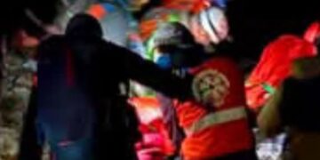 Carabineros y equipos de rescate trabajaron en emergencia en la cordillera de Ñuble.