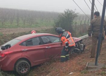 Accidente de tránsito en Ruta Chillán–Cato deja una persona atrapada.