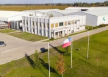 AHORA🔴 TRABAJADOR RESULTA LESIONADO TRAS VOLCAMIENTO DE TRACTOR EN EMPRESA LÁCTEOS ‘SAN IGNACIO’, DE BULNES
