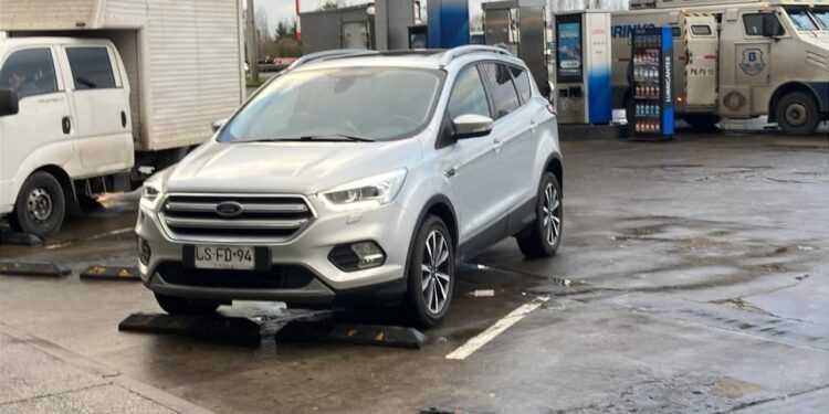 ANOCHE 👮♂️ DELINCUENTES ENCAPUCHADOS LE ROBAN EL AUTO CONDUCTORA EN CHILLÁN.
