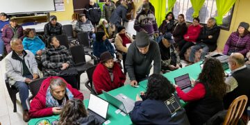 Más de 100 familias activan cupón de gas licuado sin Clave Única en Barrio Arturo Prat.