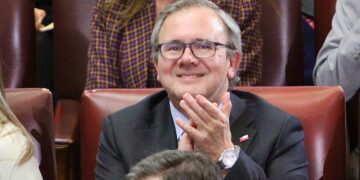 Gustavo Sanhueza destaca giro del Gobierno en seguridad y recuperación del aprendizaje escolar.
