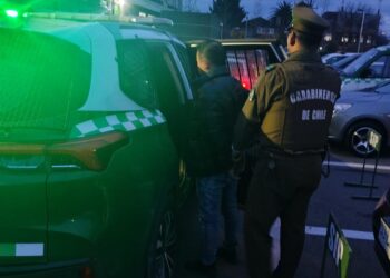 Ciudadano extranjero fue detenido por soborno tras intentar evitar infracción por exceso de velocidad en la Ruta 5 Sur.