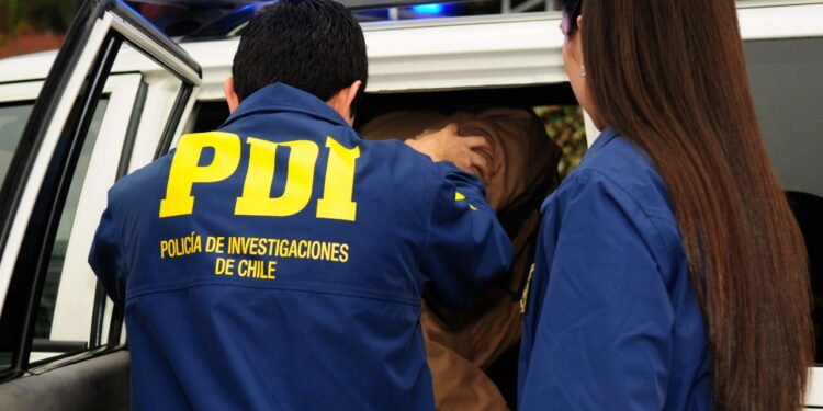 PDI CHILLÁN DETIENE A HOMBRE COLOMBIANO QUE ESTABA EN REGISTRO NACIONAL DE PRÓFUGOS DESDE 2024.