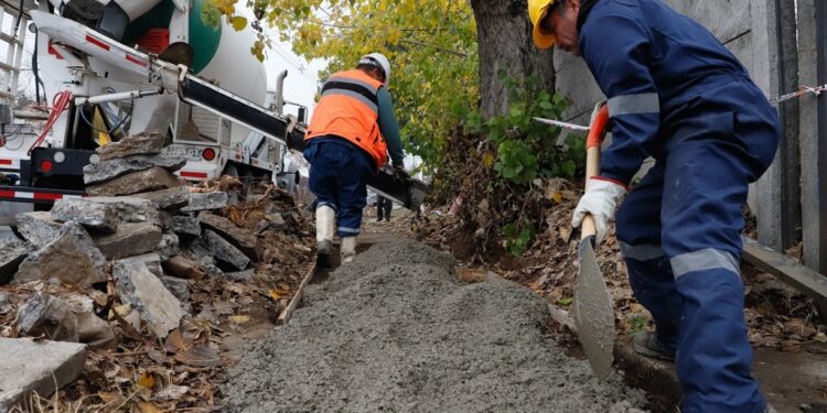 Chillán Viejo inicia programa de recuperación reparación de veredas con inversión de 30 millones de pesos.