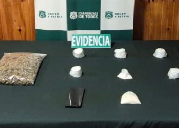 Viajaba en bus pero lo hacía acompañado con varias dosis de drogas.
