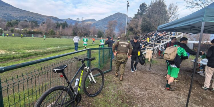 ⚽ San Fabián: Carabineros realizó fiscalización preventiva durante encuentro de fútbol amateur.