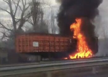 ÚLTIMO MINUTO 🔴 Emergencia en Ruta 5 Sur: camión con cilindros de gas se incendia y obliga a suspender tránsito.