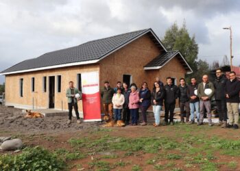 TRAS PERDERLO TODO EN LOS INCENDIOS: 26 FAMILIAS DE ÑUBLE ESTÁN POR VOLVER A TENER UN HOGAR.