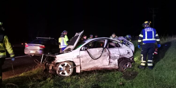 VOLCAMIENTO DE VEHÍCULO DEJÓ UNA PERSONA LESIONADA EN LA RUTA 5 SUR EN BULNES.